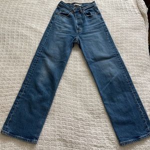 Levis ribcage straight pants 25x27